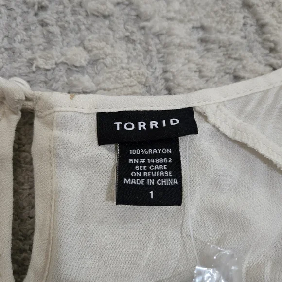 Sold Short Sleeve Blouse with Star Embroidery Torrid - Picture 4 of 5